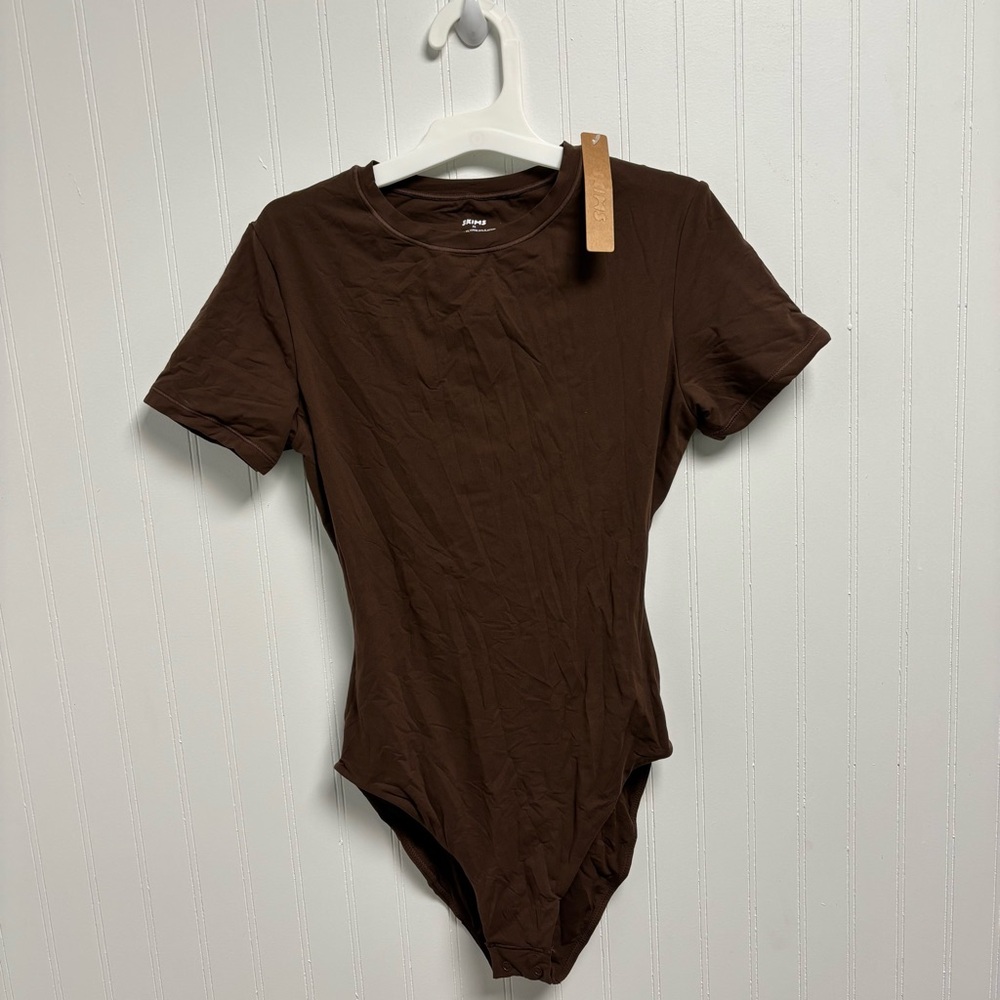 SKIMS Fits Everybody Cocoa Short Sleeve T-Shirt Bodysuit